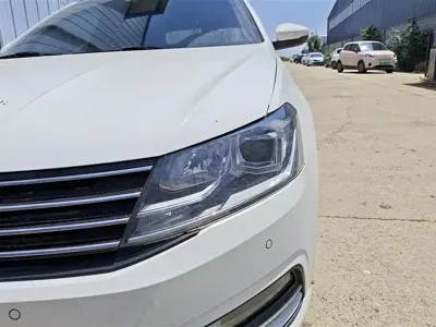 Volkswagen Gran Lavida 2017, 75500 км, за 5893.7 USD