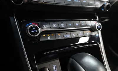 Hyundai Grandeur 2018, 92156 км, за 10749.19 USD - фото 16