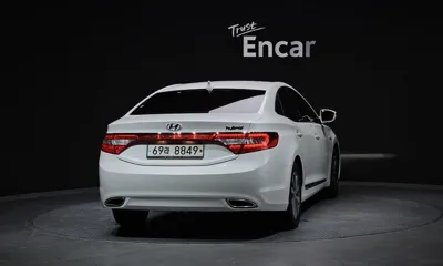 Hyundai Grandeur 2014, 219636 км, за 2920.9 USD
