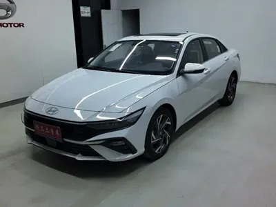 Hyundai Elantra · 2025 год