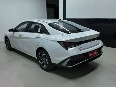 Hyundai Elantra 2025, 700 км, за 11889.12 USD