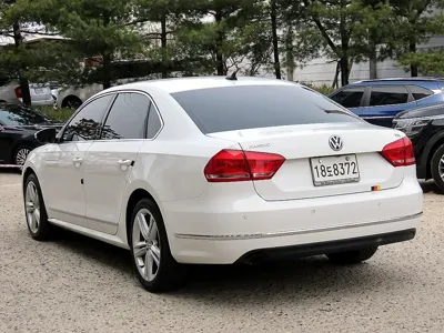 Volkswagen Passat 2014, 235560 км, за 2008.71 USD