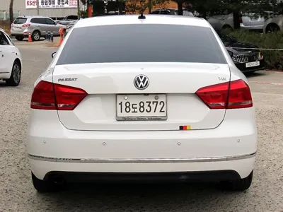 Volkswagen Passat 2014, 235560 км, за 2008.71 USD