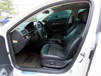 Volkswagen Passat 2014, 235560 км, за 2008.71 USD