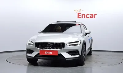 Volvo V60 2021, 24335 км, за 23841.04 USD