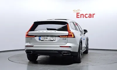 Volvo V60 2021, 24335 км, за 23841.04 USD