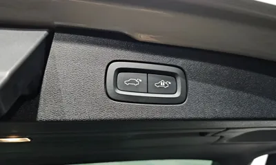 Volvo V60 2021, 24335 км, за 23841.04 USD - фото 20