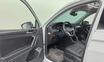 Volkswagen Tiguan 2023, 63259 км, за 40653.12 USD - фото 13