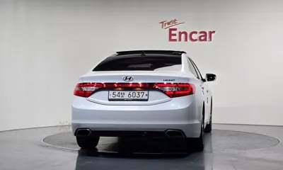 Hyundai Grandeur 2016, 130084 км, за 4726.27 USD