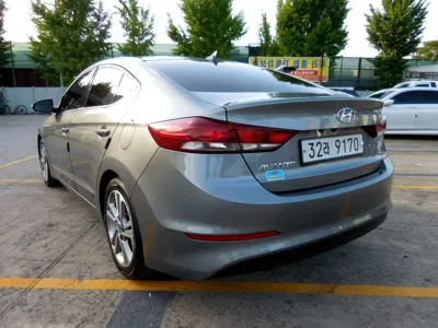 Hyundai Avante 2018, 260319 км, за 4561.08 USD