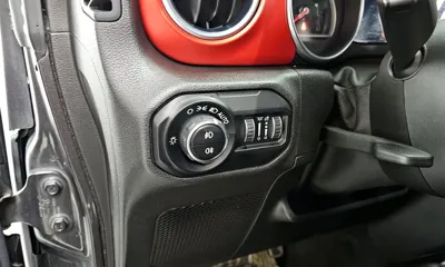 Jeep Wrangler 2018, 130423 км, за 20416.25 USD - фото 19