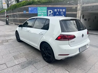 Volkswagen Golf 2020, 80000 км, за 8369.06 USD