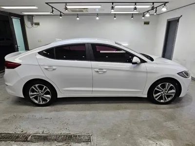 Hyundai Avante 2018, 93652 км, за 7207.56 USD