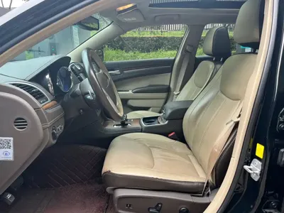 Chrysler 300C 2015, 200000 км, за 4384.85 USD - фото 8