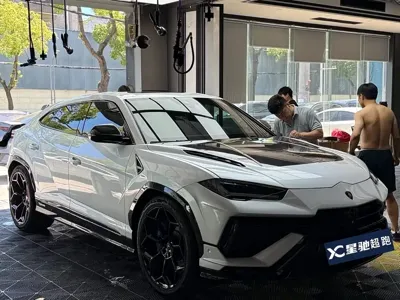 Lamborghini Urus 2019, 57000 км, за 279556.09 USD
