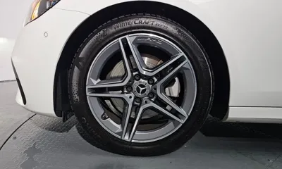 Mercedes-Benz E-Class 2023, 29441 км, за 25761.57 USD