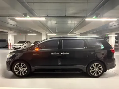Kia Canival 2019, 127000 км, за 9641.7 USD
