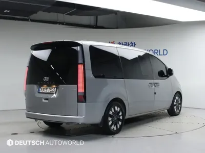 Hyundai Staria 2023, 56293 км, за 21467.62 USD