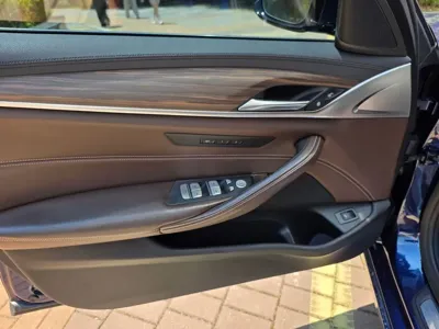 BMW 5-Series 2019, 126400 км, за 12880.57 USD