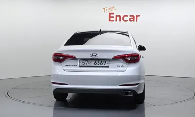 Hyundai Sonata 2015, 116206 км, за 5618.72 USD