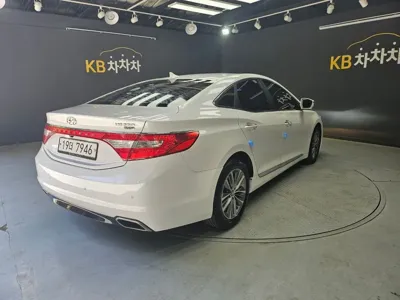 Hyundai Grandeur 2015, 161680 км, за 3902.28 USD