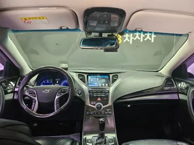 Hyundai Grandeur 2015, 161680 км, за 3902.28 USD - фото 7
