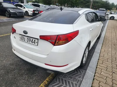 Kia K5 2013, 213700 км, за 2185.9 USD