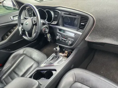 Kia K5 2013, 213700 км, за 2185.9 USD