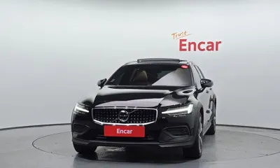 Volvo V60 2021, 76151 км, за 19177.01 USD