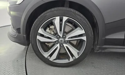 Volvo V60 2021, 76151 км, за 19177.01 USD