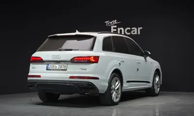Audi Q7 2023, 61905 км, за 51355.37 USD