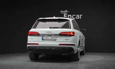 Audi Q7 2023, 61905 км, за 51355.37 USD