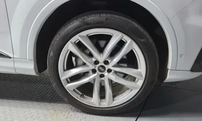 Audi Q7 2023, 61905 км, за 51355.37 USD