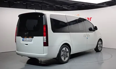Hyundai Staria 2023, 63674 км, за 20482.32 USD
