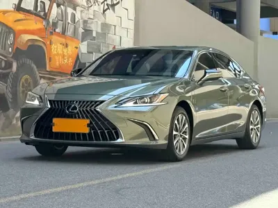 Lexus ES · 2023 год