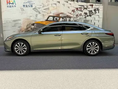 Lexus ES 2023, 33000 км, за 26413.09 USD