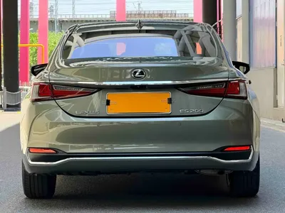 Lexus ES 2023, 33000 км, за 26413.09 USD
