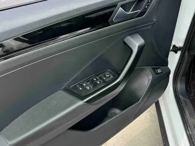 Volkswagen T-Roc 2022, 47000 км, за 15861.96 USD - фото 15