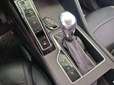 Roewe i5 2023, 9300 км, за 6209.41 USD - фото 14