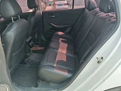 Roewe i5 2023, 9300 км, за 6209.41 USD - фото 17