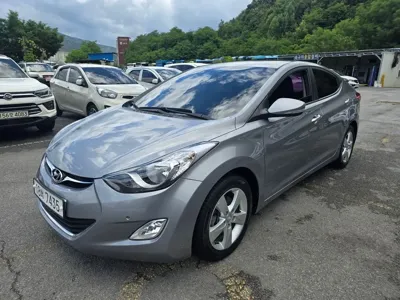Hyundai Avante · 2013 год