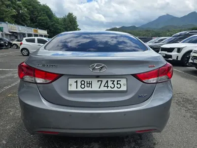 Hyundai Avante 2013, 147366 км, за 2947.35 USD