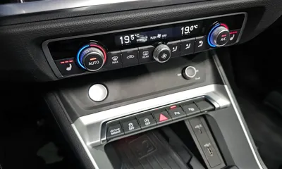Audi Q3 2020, 28121 км, за 29055.88 USD - фото 31