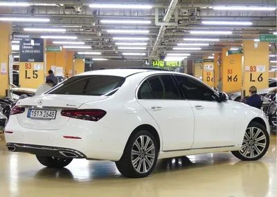 Mercedes-Benz E-Class 2023, 31000 км, за 30872.29 USD