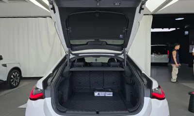 BMW i4 2022, 83538 км, за 30400.6 USD - фото 20