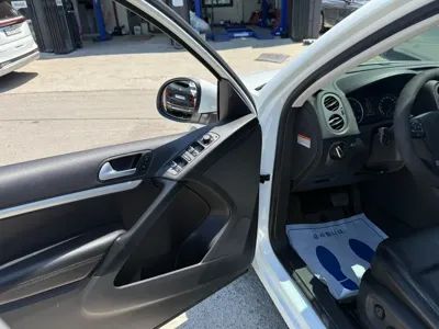 Volkswagen Tiguan 2016, 122832 км, за 5441.78 USD - фото 11