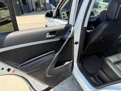 Volkswagen Tiguan 2016, 122832 км, за 5441.78 USD - фото 18