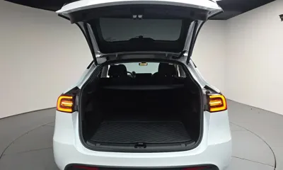 Tesla Model Y 2024, 50518 км, за 25276.89 USD - фото 20