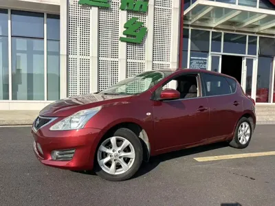 Nissan Tiida 2015, 121000 км, за 4249.7 USD
