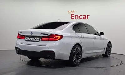 BMW 5-Series 2018, 131582 км, за 12228.99 USD